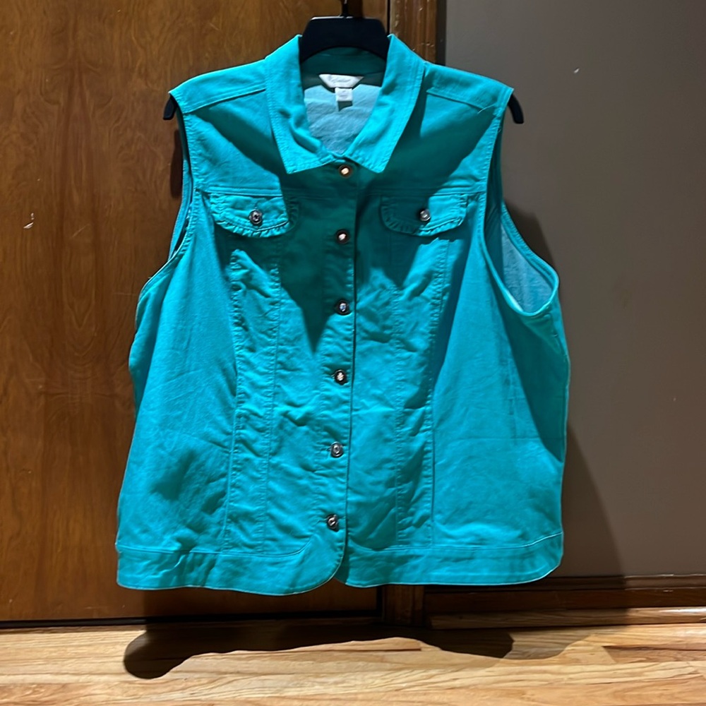 Cj banks green vest with lovely buttons.